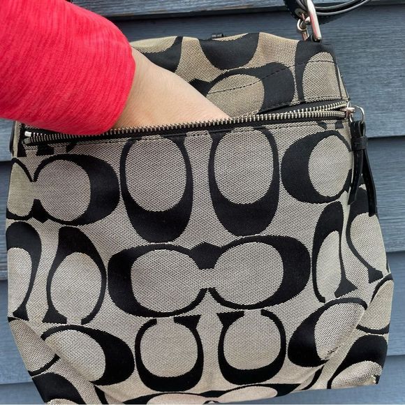 Coach Signature black shoulder purse - Picture 7 of 11